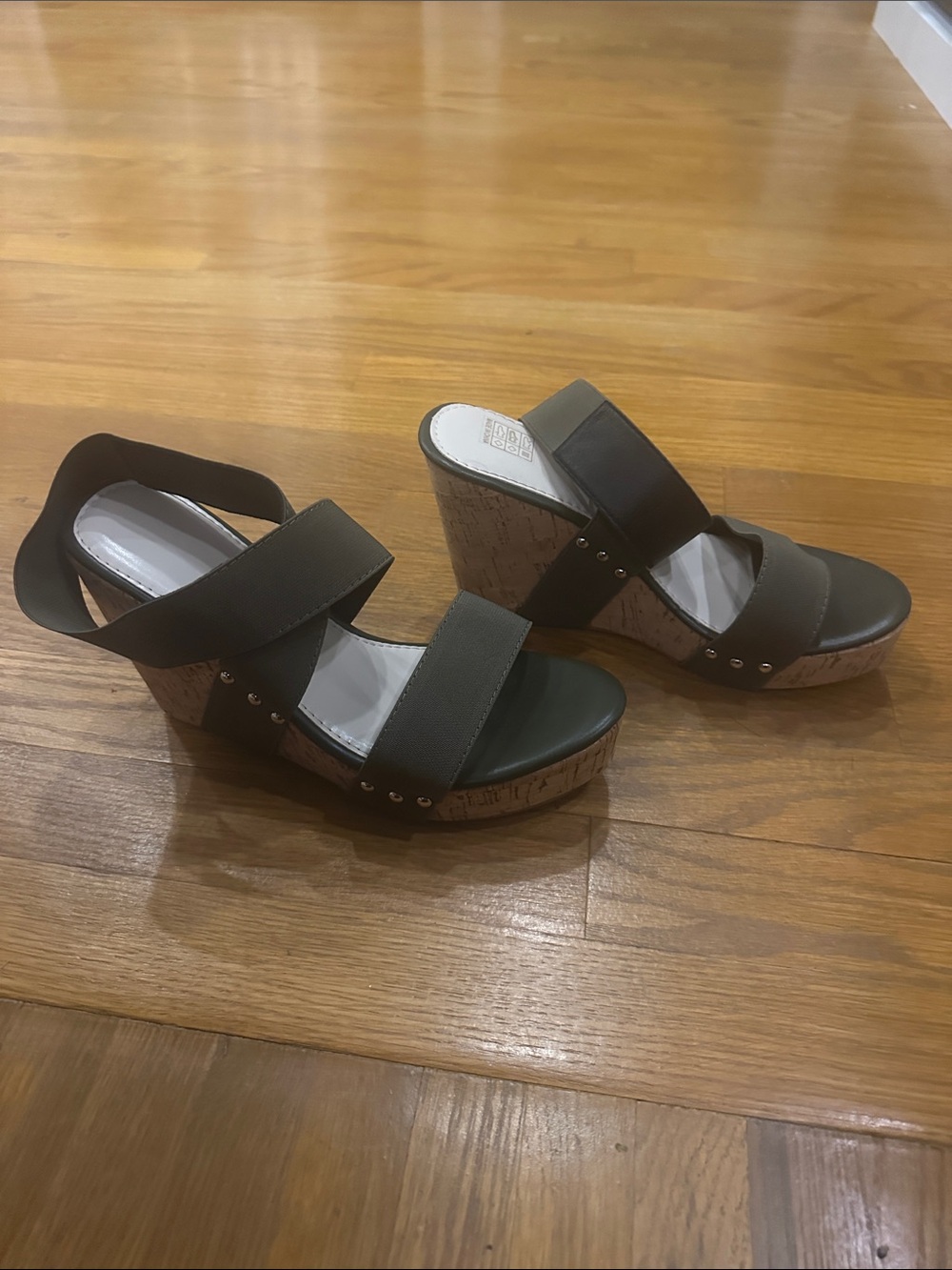 Women’s Olive Green Elastic Strap Cork Wedge Sandals - Picture 2 of 5